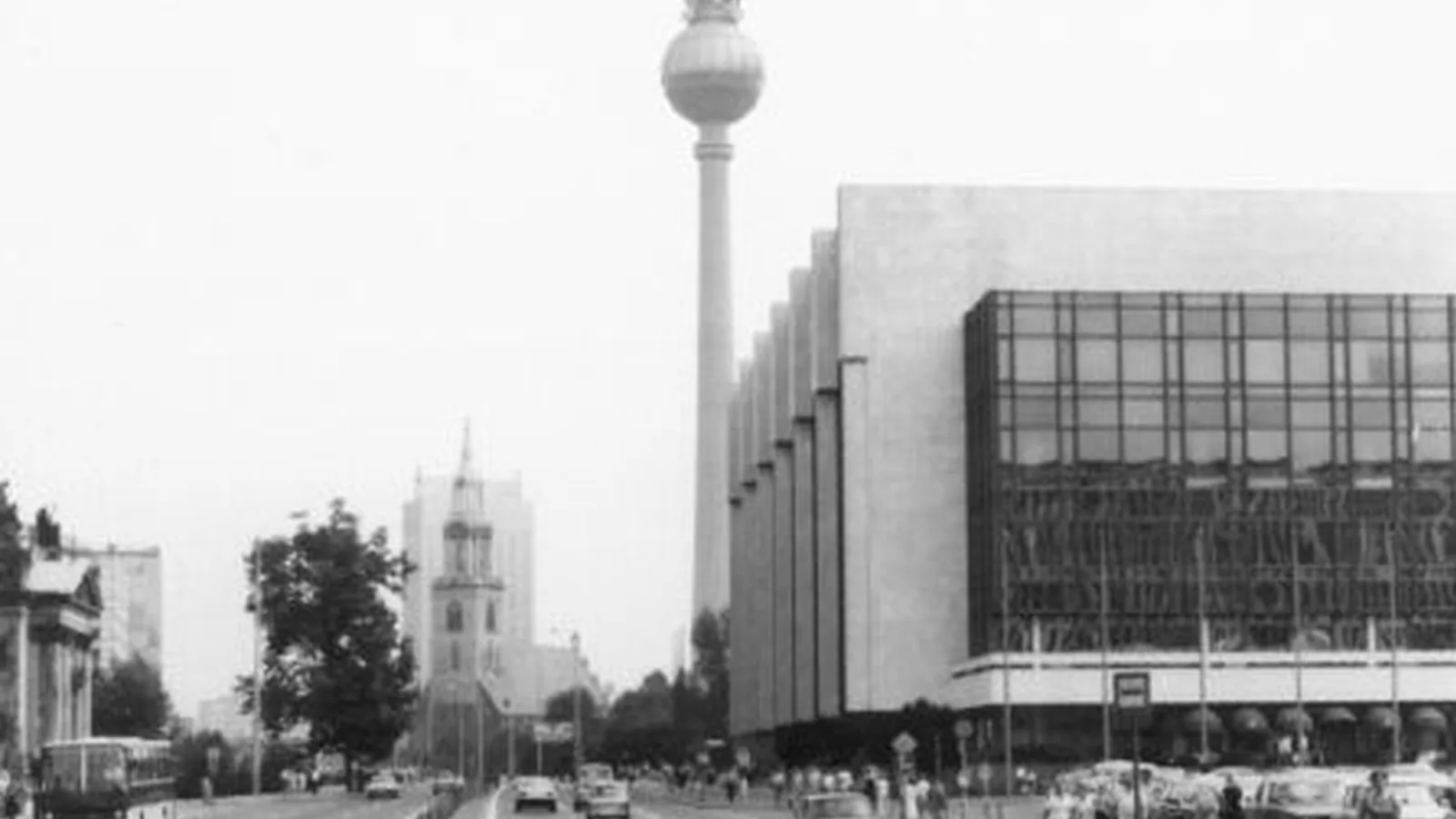 Vista de Berlín, la ciudad de la línea de Urano en el Fondo del Cielo en la carta astral de David Bowie