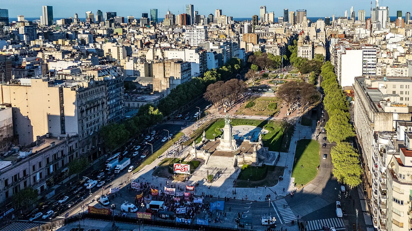 Vista de Buenos Aires, la ciudad de la línea de Venus en el Fondo del Cielo en la carta astral de Mercedes Sosa